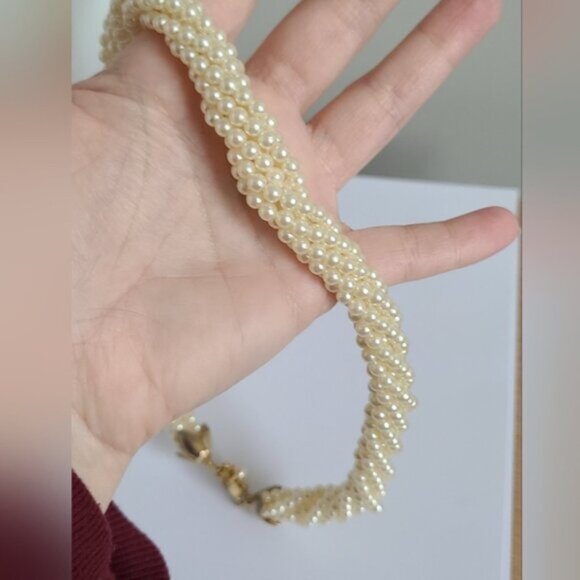Vintage Classic Elegant Twisted Off White Pearl Strand 16" Gold Tone Necklace - Picture 3 of 7